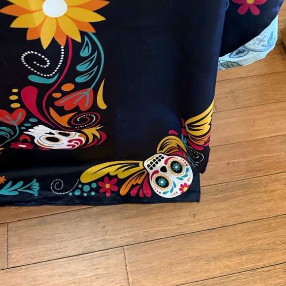 Dia De Los Muertos, Floral Skeleton table cloth - Picture 5 of 7